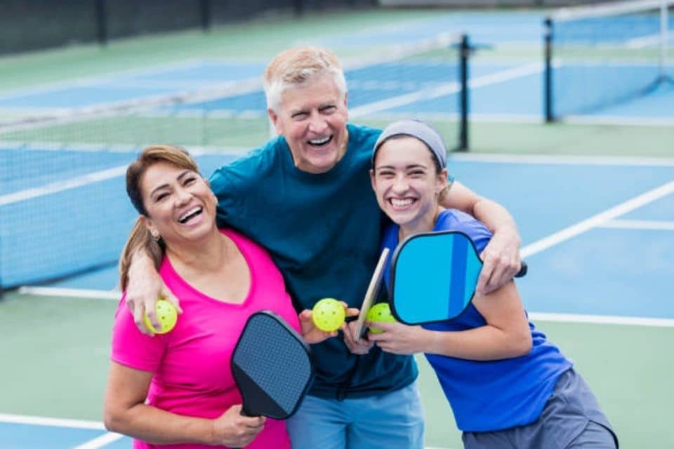 What To Wear To Play Pickleball? (Tips By Pickleball Experts)