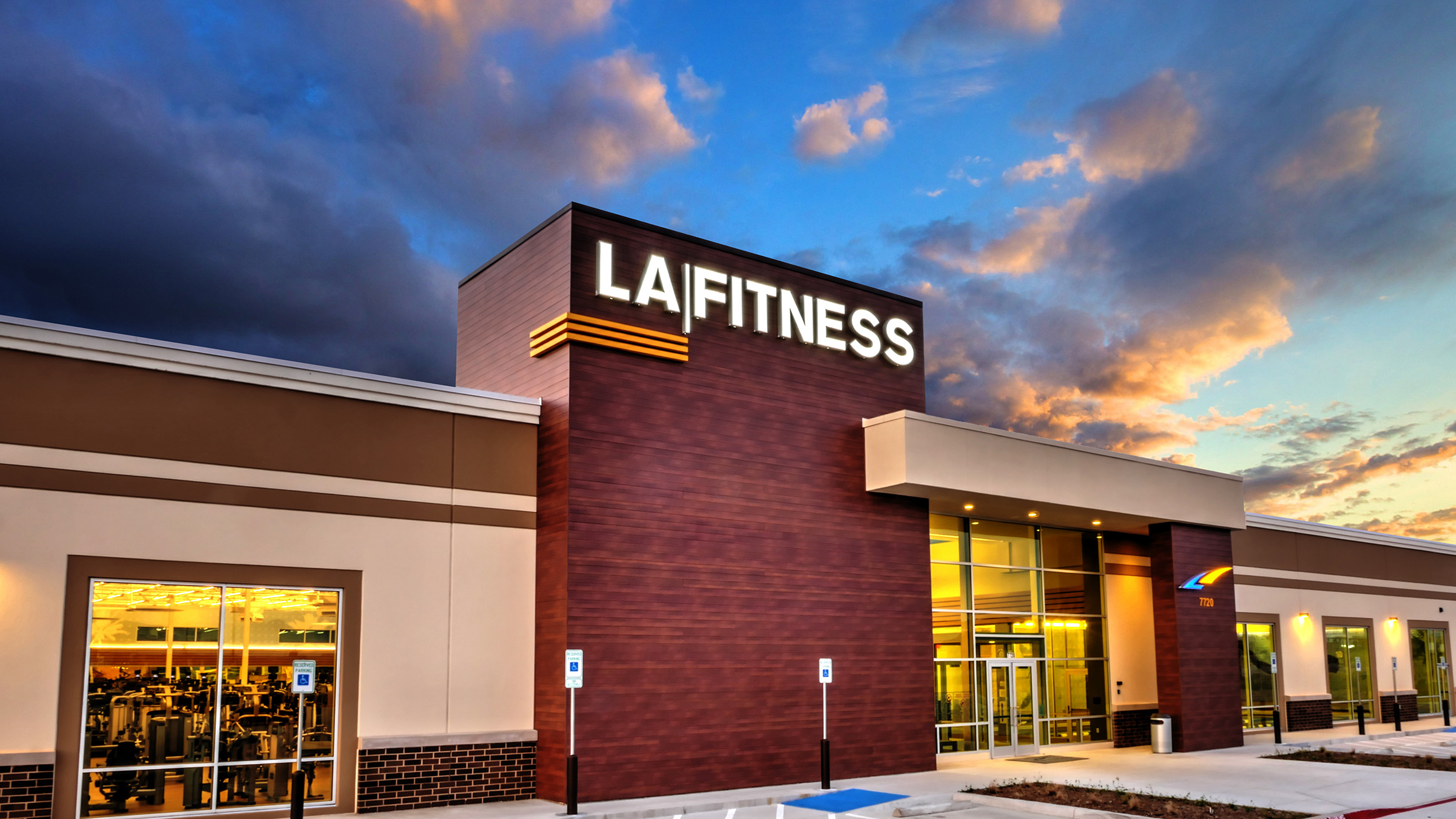 Does La Fitness Have Pickleball Courts? We Called 50+ Locations To Find Out
